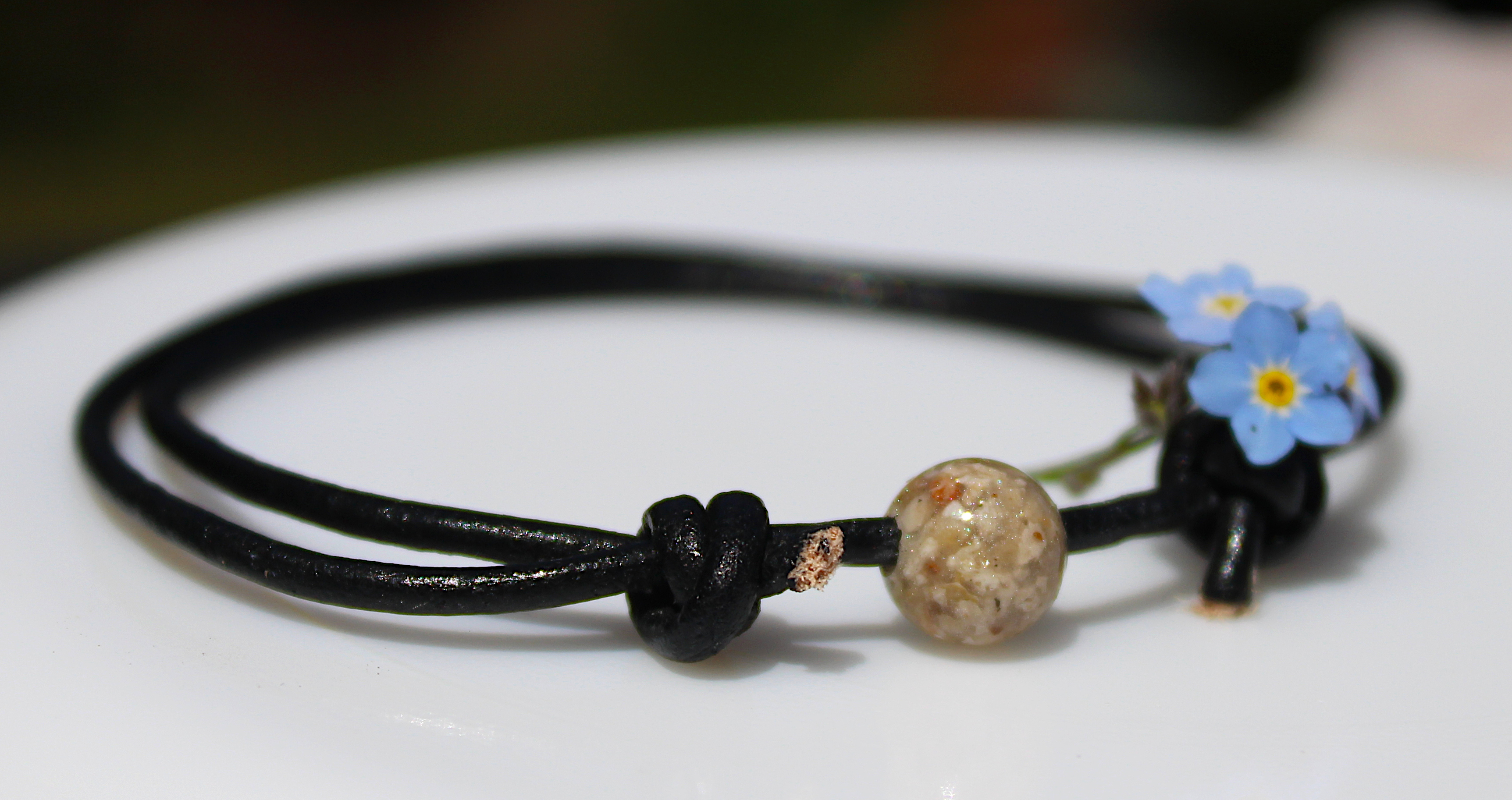 Lederarmband mit Erinnerungsperle